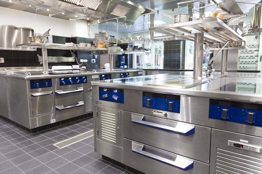 Best Practices When Choosing and Maintaining Kitchen Equipment